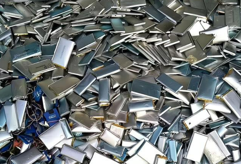 回收的廢舊動力鋰電池，經過熱解處理，資源回收再利用